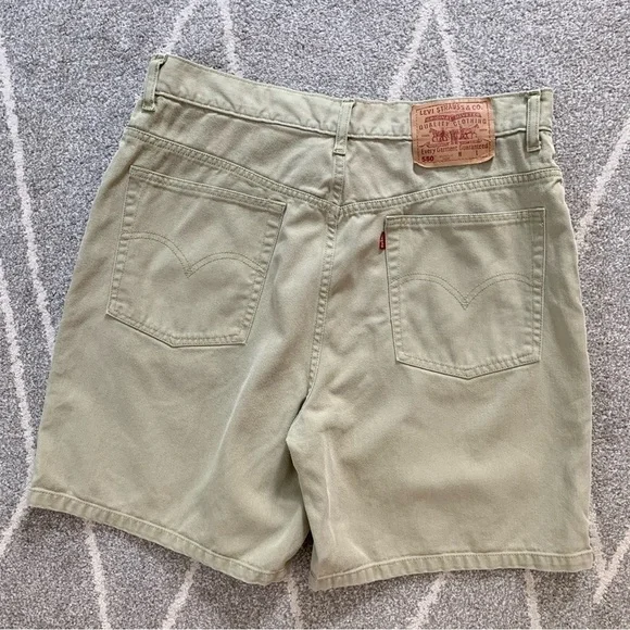 Levi’s Faded Olive Green Vintage Relaxed Fit High Waist 550 Jean Shorts - Picture 2 of 5